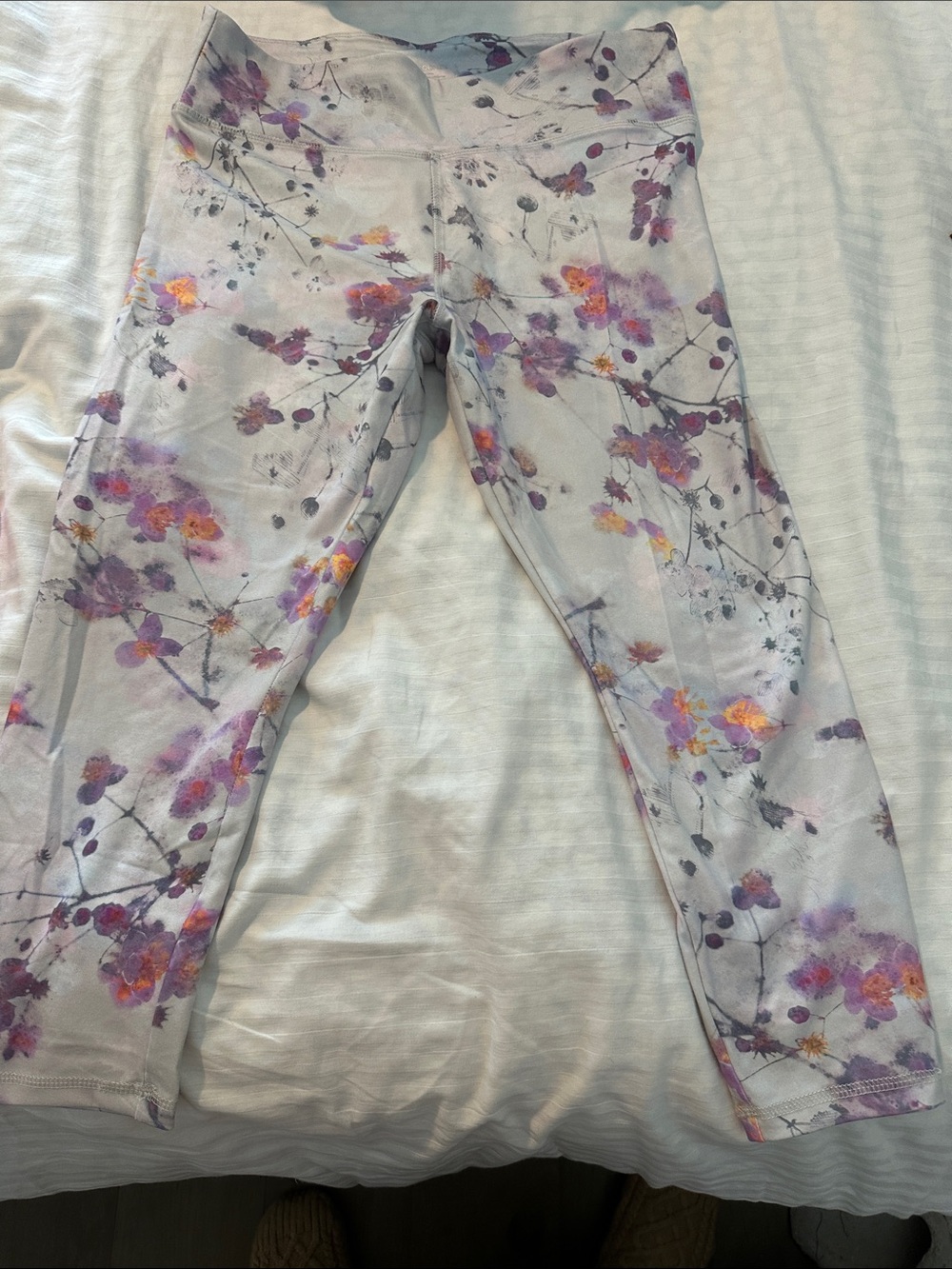 Jockey Floral Active Cropped Stretch Leggings in Lavender, Purple, Orange Size L